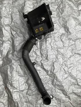 1118623s02 Jeep 2015-2018 Oem Renegade Engine Air Intake Cleaner Filter Box 1118623s02 Jeep 2015-2018 Oem Renegade Engine Air Intake Cleaner Filter Box