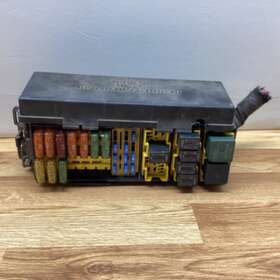 P56009742ag Jeep Cherokee Xj 4.0l Engine Fusebox Fuse Box Relay Power Block Assembly 97-01
