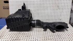 Land Rover Pbh500054 2005-2009 4.4l Air Cleaner Filter Box Oem