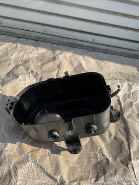 670101257 Mahle Maserati Quattroporte 3.0l Left Air Cleaner Filter Box Lower Cover Oem 14-21 26k