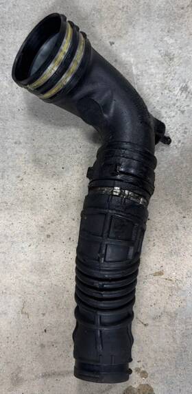 607001590 Maserati Air Cleaner Intake Hose Ghibl