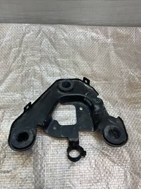 70583037 Maserati 14-20 Quattroporte Front Left Air Intake Cleaner Box Bracket Oem