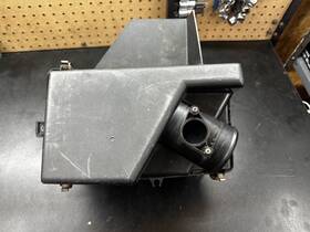 Mazda Aj57-13-320c Good 2003-08 Mazda6 3.0l V6 Airbox Intake Air Cleaner Assembly Oem