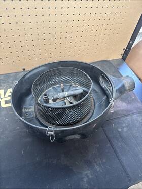 0130943802 Mercedes-benz Om617 Air Filter Housing No Lid Included W123 82 -85