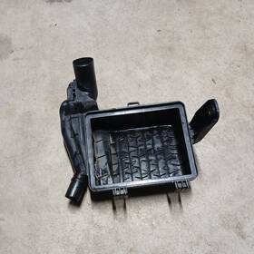 Md620581 Mitsubishi Body Assy Air Cleaner For 3g83 Engine