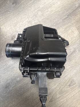 Nissan 4cl00 2017 Rogue Air Filter Box
