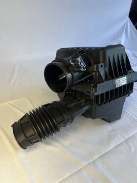 84640370 Oem 18-22 Chevrolet Equinox Engine Aircleaner Intake Housing No Damage