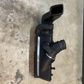 99711002301 Porsche 99711092101 05 911 997 Carrera S 3.8l Air Cleaner Box Assembly