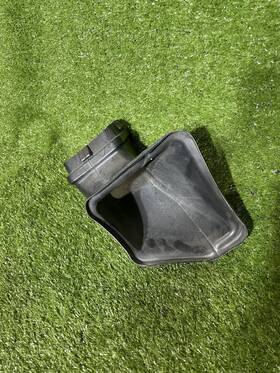 68333093 Ram 2011-2018 1500 5.7l Engine Air Intake Cleaner Box Ambient Duct Tube Oem