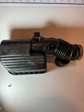 Ja627w-2 Suzuki 2007 Grand Vitara Air Intake Box. - Pre Owned