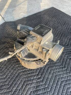 17701-70021 Toyota 1984- 1988 Cressida Mx73 Oem Air Box With Mass Airflow Sensor Meter
