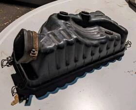 17701-74040 Toyota 1980s Celica Air Cleaner Filter Housing