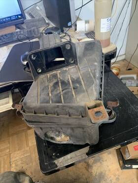 17701-75050 Toyota 89-95 Pickup Truck 4runner 22re Air Intake Filter Housing Cleaner Box Oem