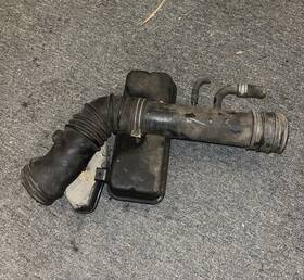17882-75040 Toyota 17805-75100 96-03 Tacoma 2.4l 2.7l Air Intake Metal Connector Oem