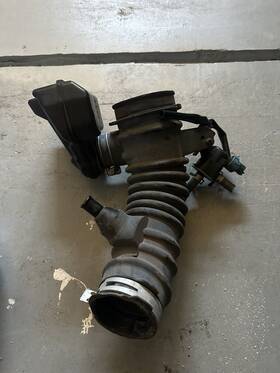 17881-0h130 Toyota 2009-2013 Matrix 2.4l Air Intake Duct Tube Hose Oem