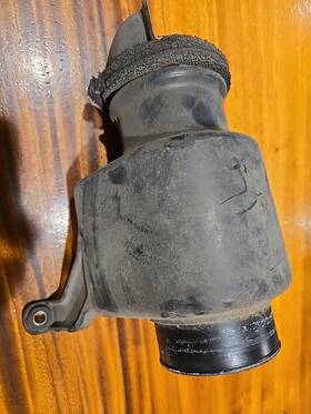17971-31010 Toyota 4runner 03-05 V6 Air Cleaner Support Hose Intake Inlet