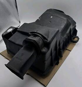 900-7703 Volkswagen 9008332 1.8 Air Intake Box Lower Filter Housing Mk4 Jetta Preowned