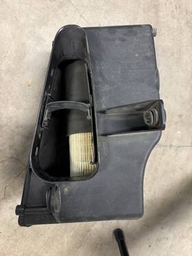 30677718306777186 Volvo 2004-2007 S60r Stock Airbox Oem And Air Filter
