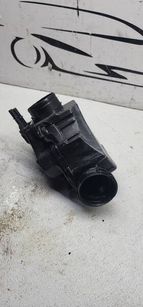32298336 Volvo 2023 Xc40 B5 2.0l Engine Motor Air Cleaner Intake Resonator Oem