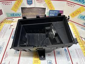 8082299 Volvo 05-09 S60 2.5t Air Cleaner Box Filter Housing Lower Half Bottom Section Oe