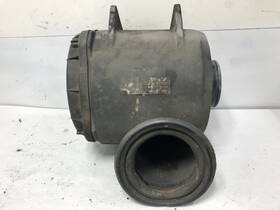 P5260952 Volvo Wah Right/passenger Air Cleaner - Used P/n
