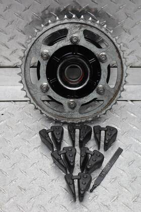 7810547 Yamaha 2001 Yzf R1 Rear Hub With Sprocket 43t And Dampers